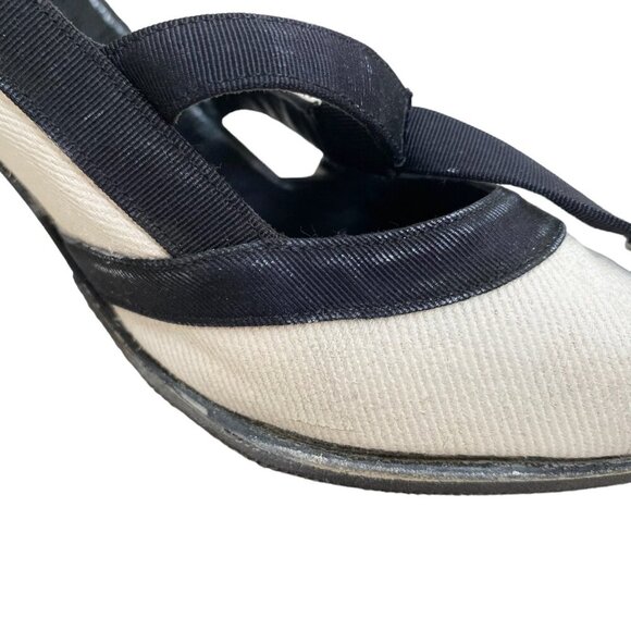 Chanel Interlocking CC Logo Grosgrain Trim Pumps - Picture 8 of 11